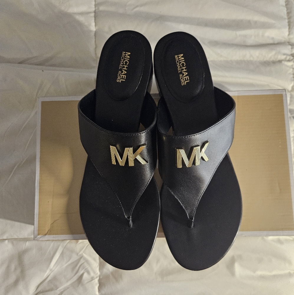 Michael Kors Beautiful Deanna Thong Sandals ** Brand New**